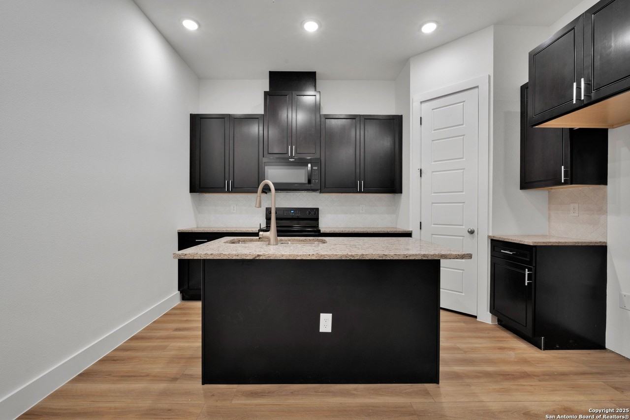 5150 Kelwood St Unit 103 #103 - Photo 4 of 19