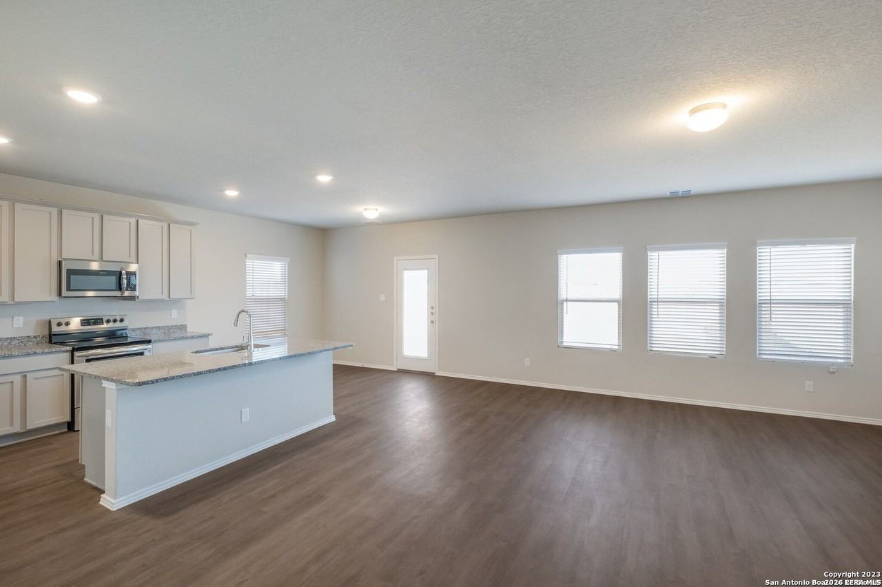 1161 Gracie Way - Photo 4 of 20