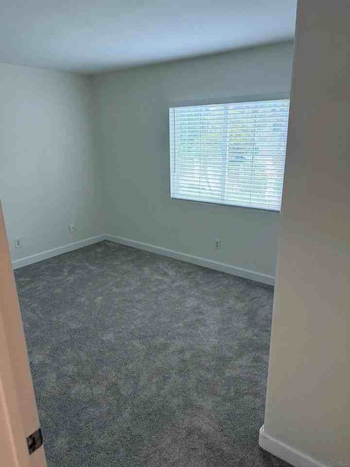 588 Summerholly Dr - Photo 6 of 6