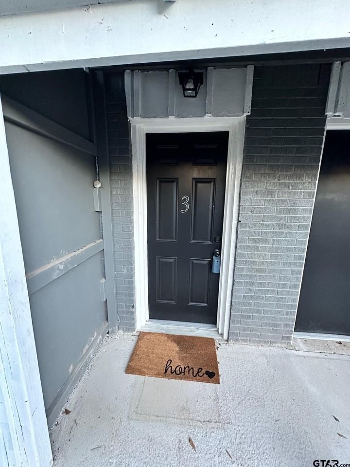 1511 N Summit Ave Apt 3 - Photo 2 of 11