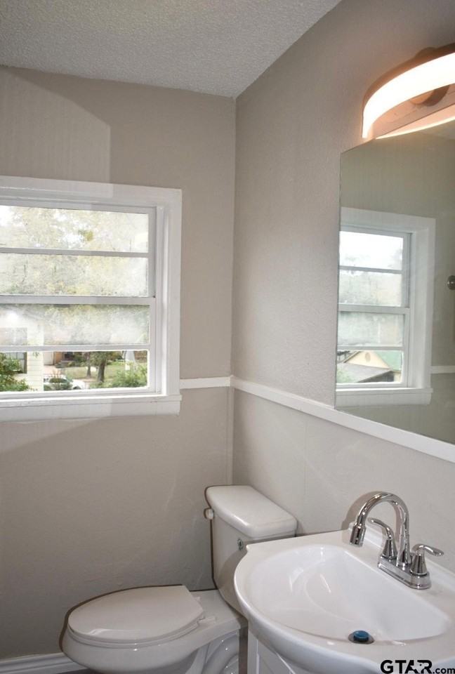 1511 N Summit Ave Apt 3 - Photo 7 of 11