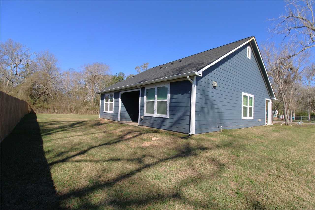 503 W Austin St - Photo 3 of 24