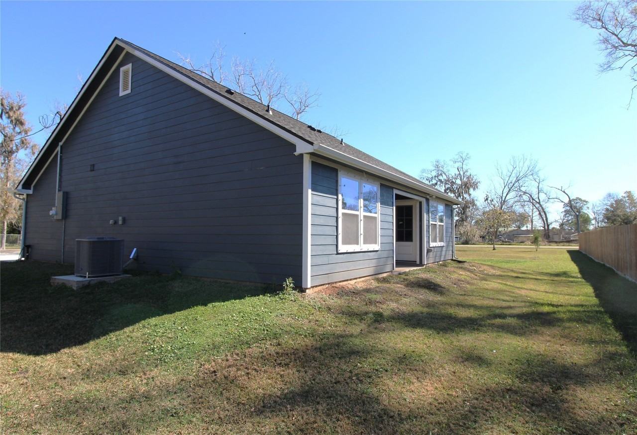 503 W Austin St - Photo 4 of 24