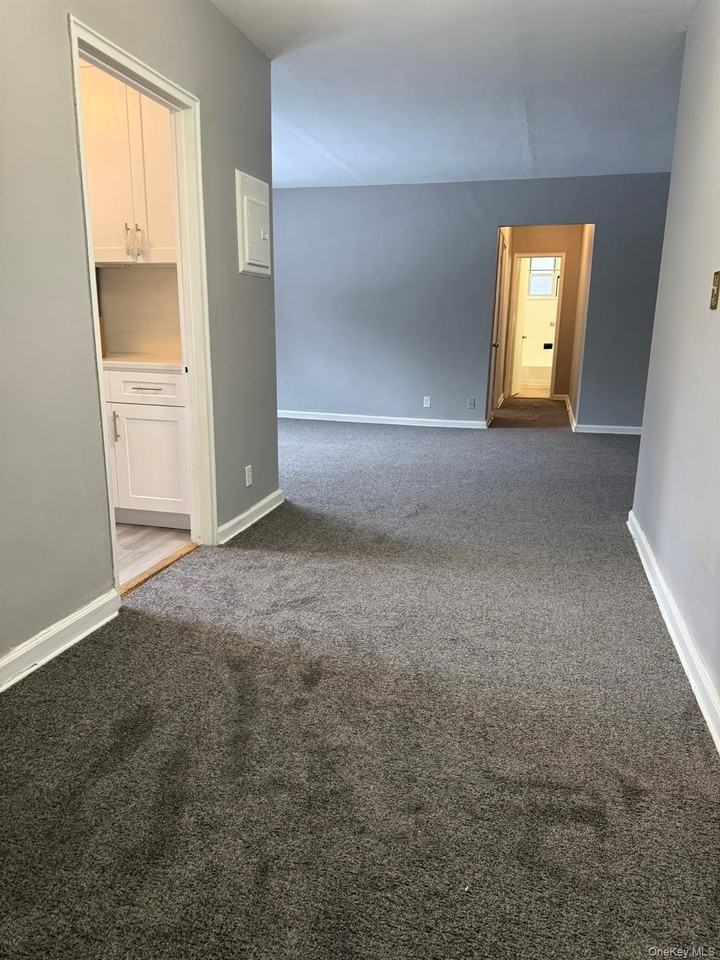 175 Bryant Cres - Photo 3 of 23