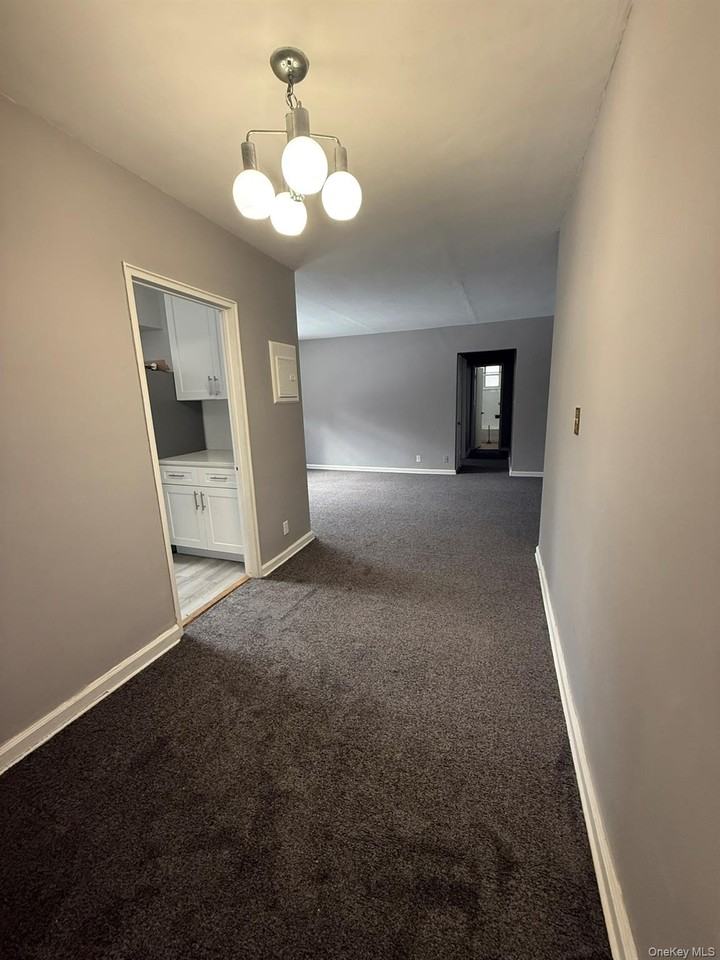 175 Bryant Cres - Photo 4 of 23