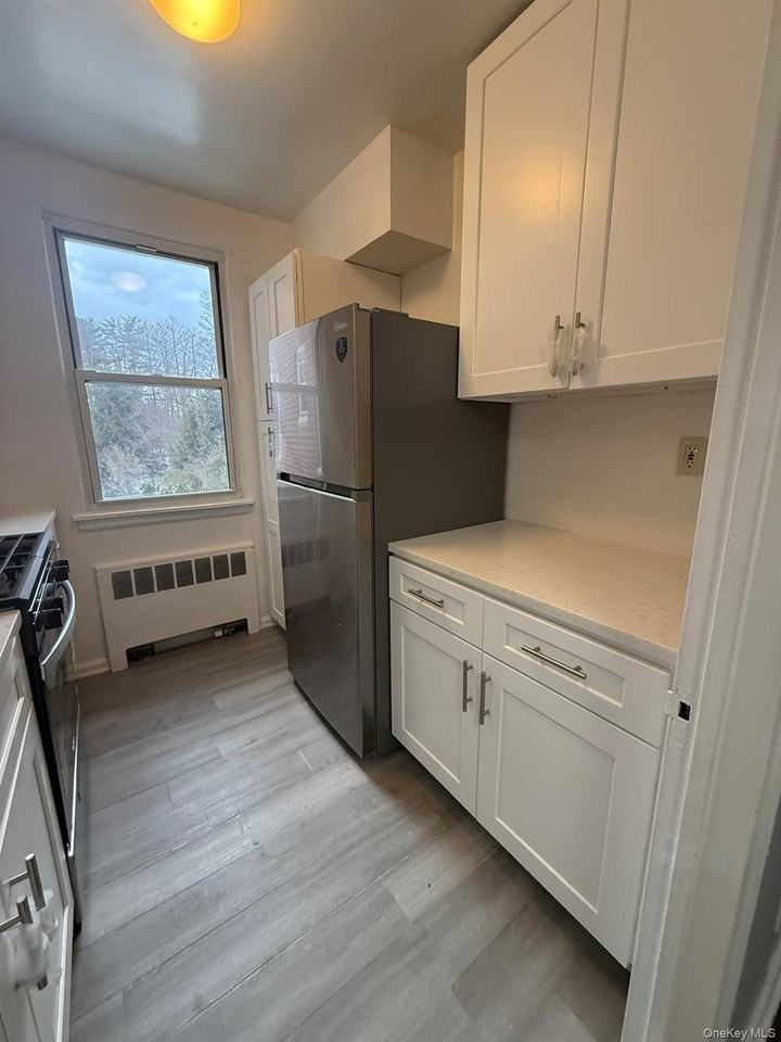 175 Bryant Cres - Photo 7 of 23