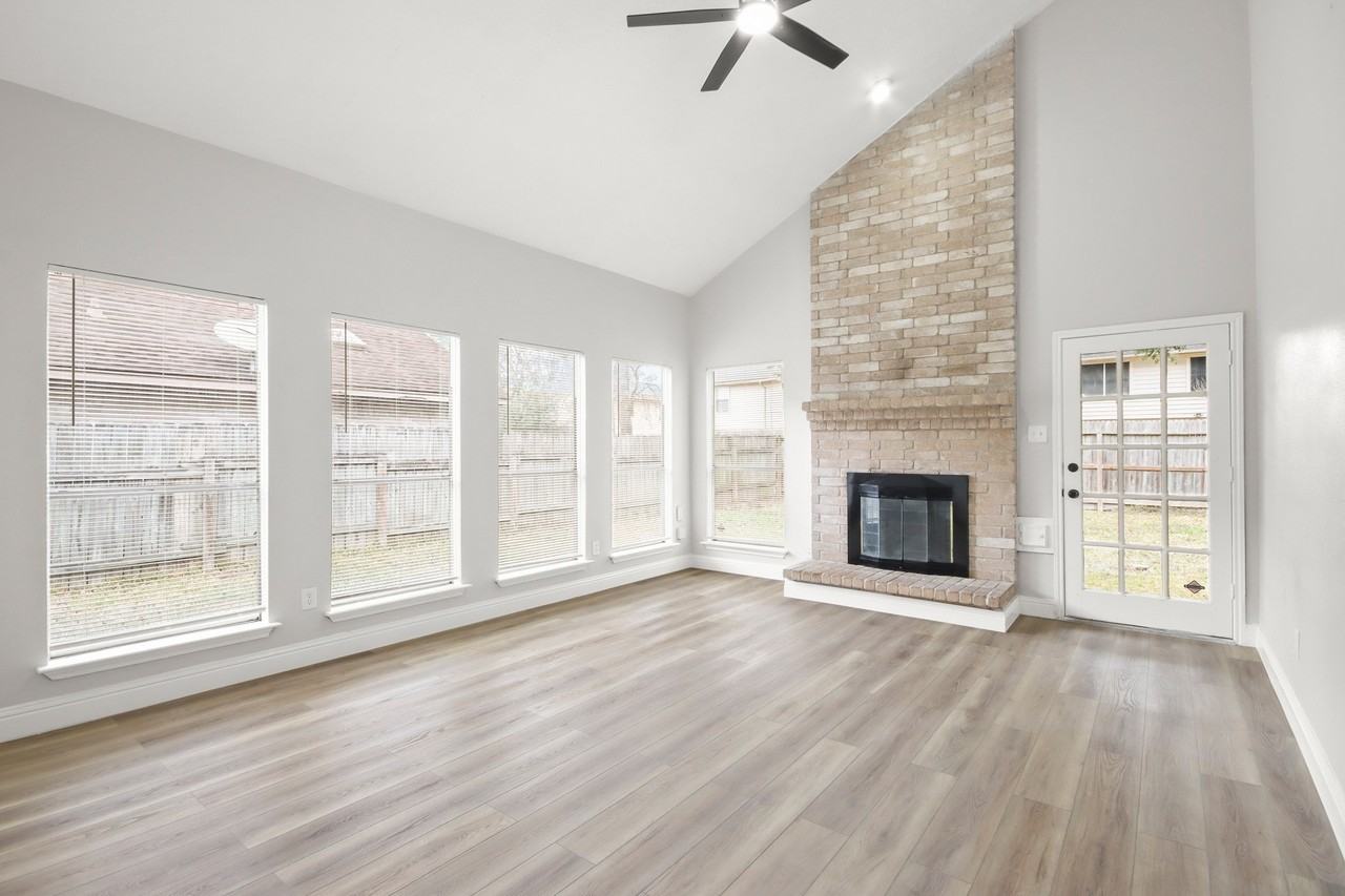 16602 Capewood Dr - Photo 5 of 20