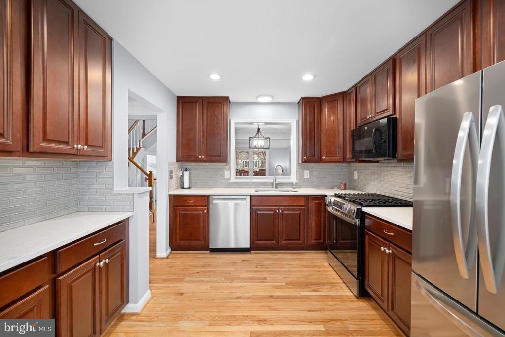 43861 Laburnum Sq - Photo 3 of 25