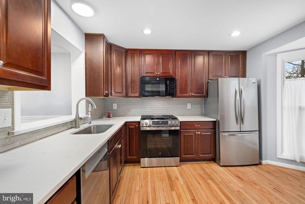 43861 Laburnum Sq - Photo 5 of 25