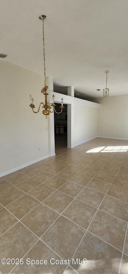 1807 Edith St Ne - Photo 5 of 28