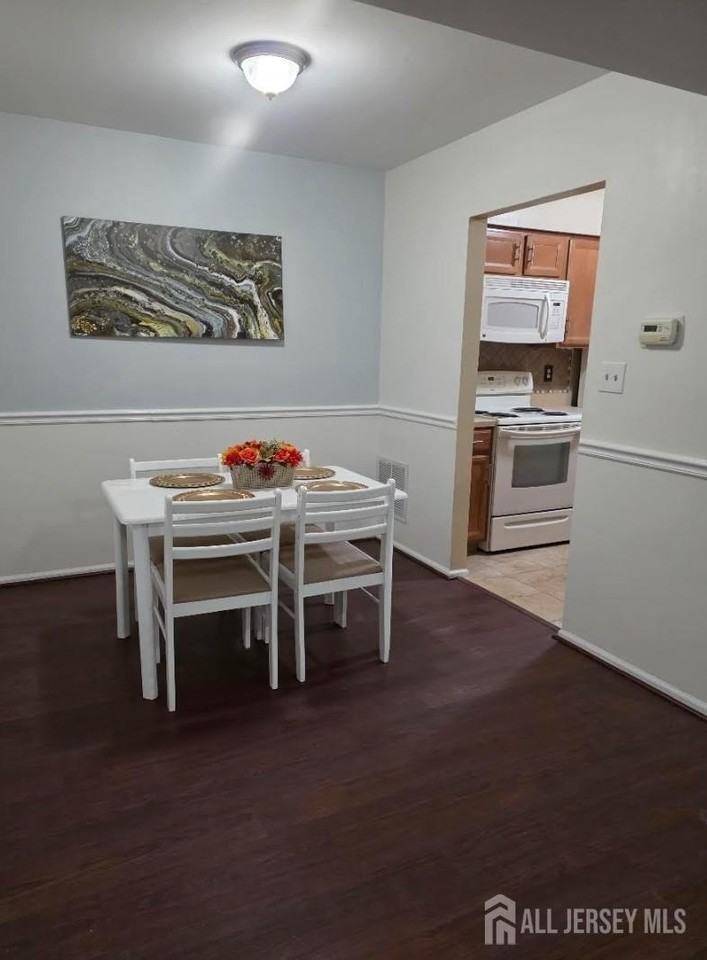 90 Almond Dr - Photo 4 of 20