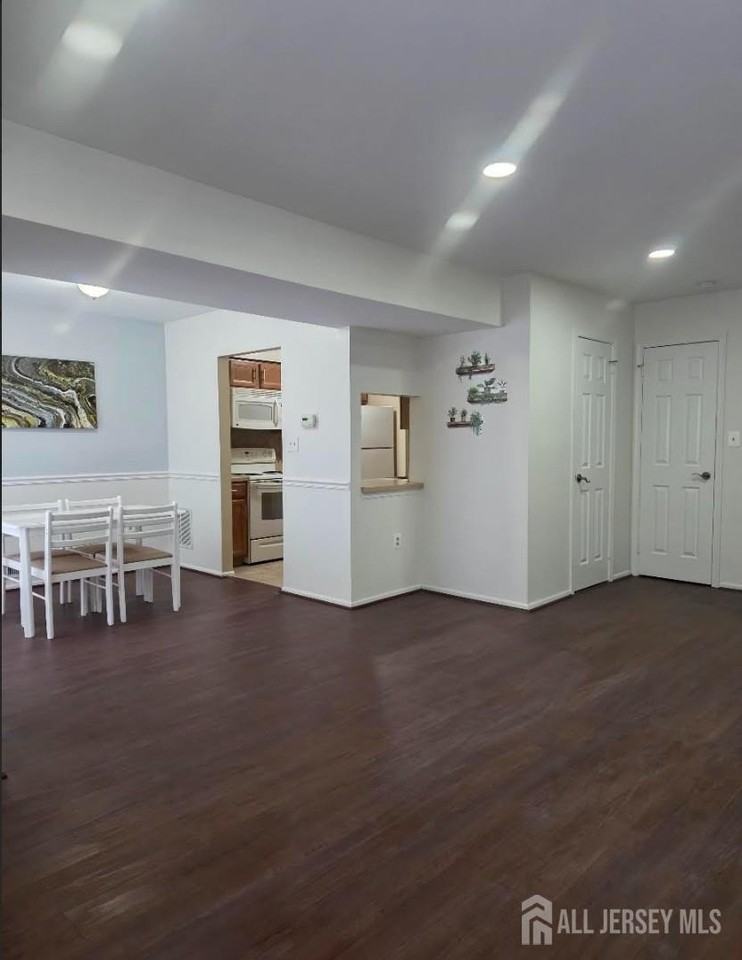 90 Almond Dr - Photo 5 of 20