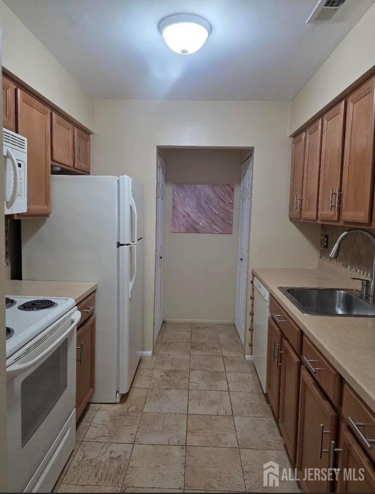 90 Almond Dr - Photo 6 of 20