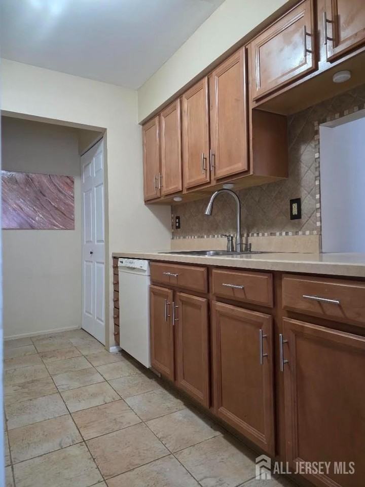 90 Almond Dr - Photo 7 of 20