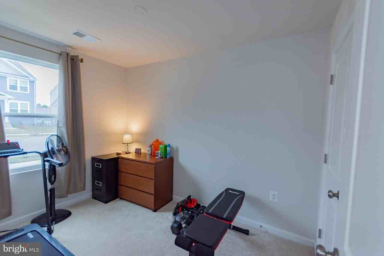 154 Coolidge Ave - Photo 4 of 42