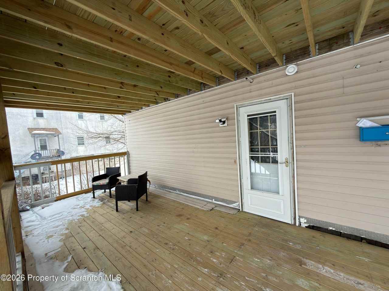 1043 Main St - Photo 3 of 10