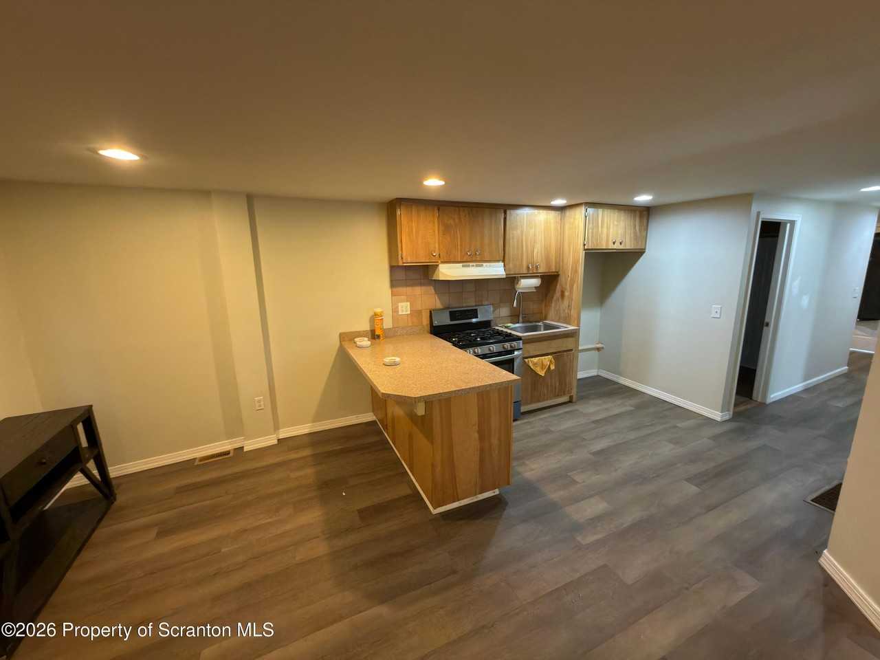 1043 Main St - Photo 5 of 10