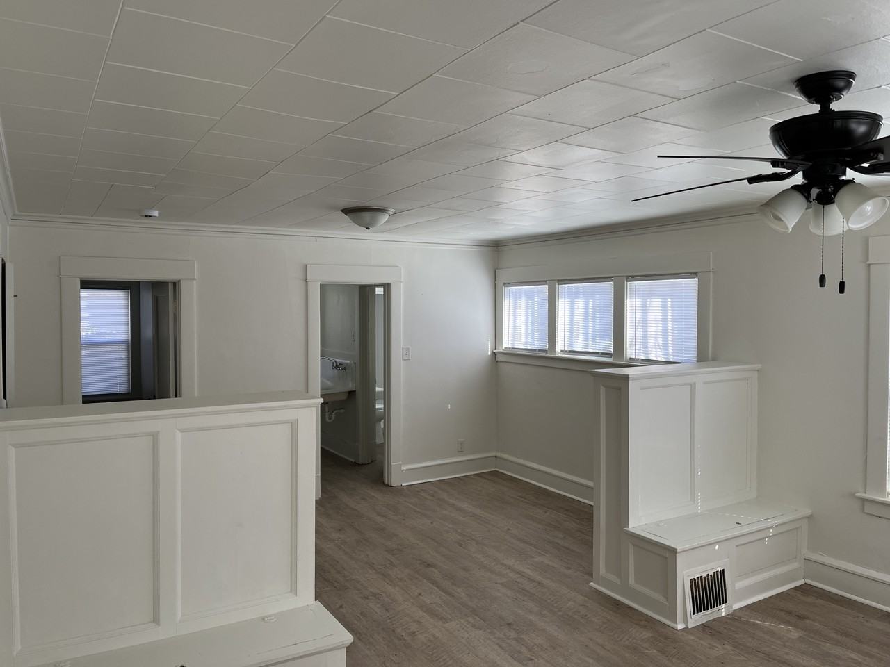 1561 N 15th St - Photo 4 of 12