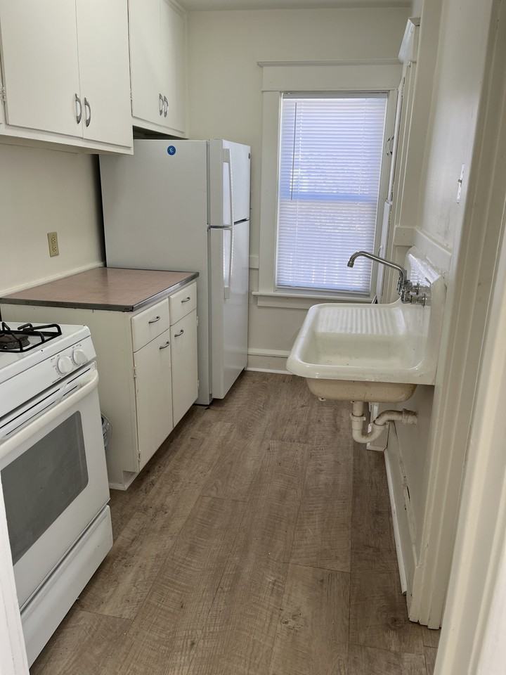 1561 N 15th St - Photo 5 of 12