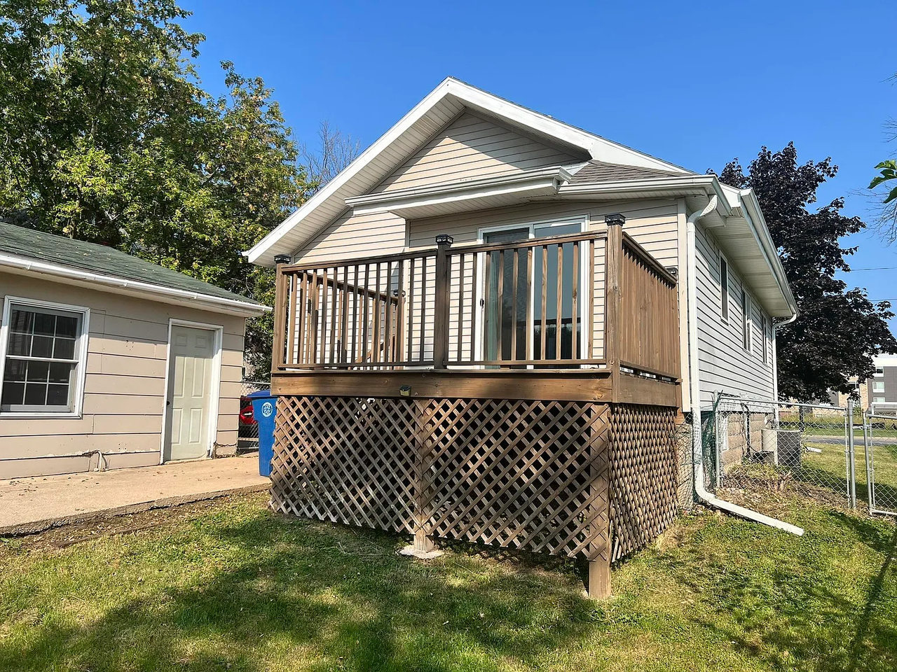 1725 Oshkosh Ave #1 - Photo 3 of 21