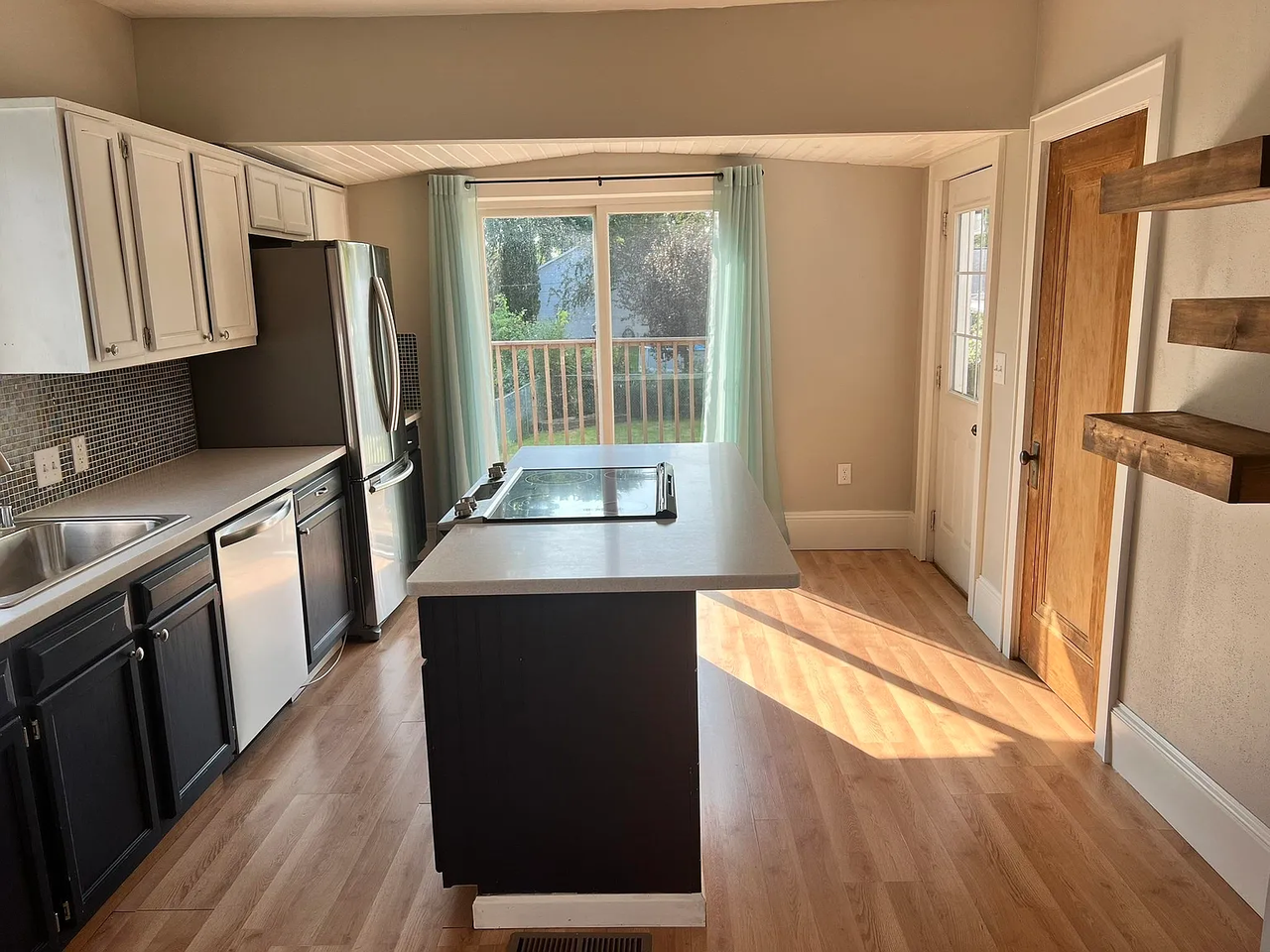 1725 Oshkosh Ave #1 - Photo 6 of 21