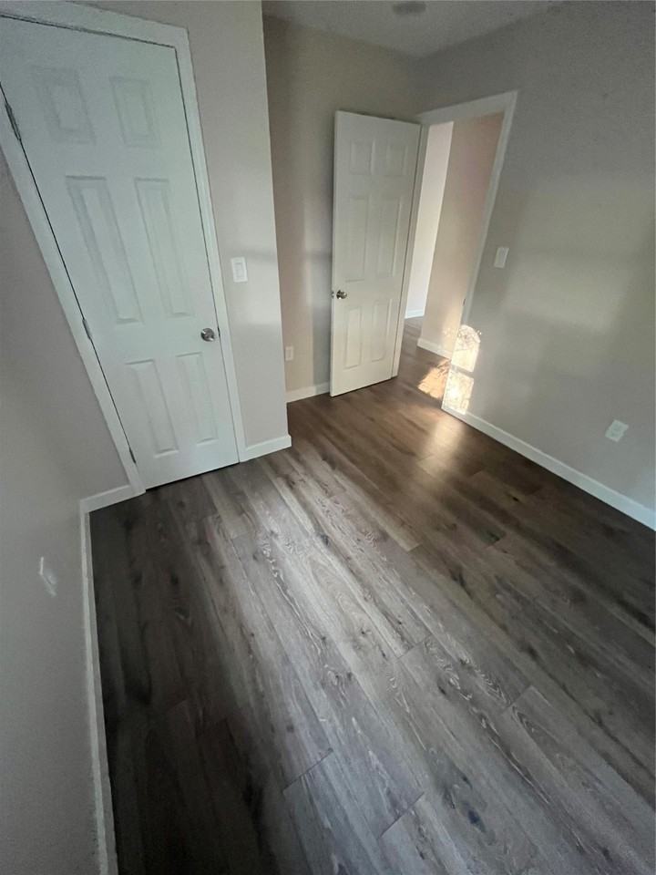 222 E Adoue St - Photo 4 of 8