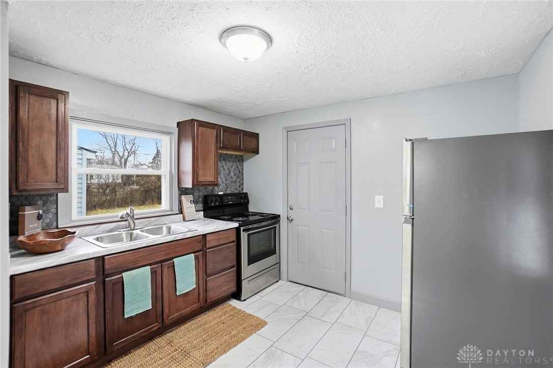 108 Oberlin Ave - Photo 7 of 16