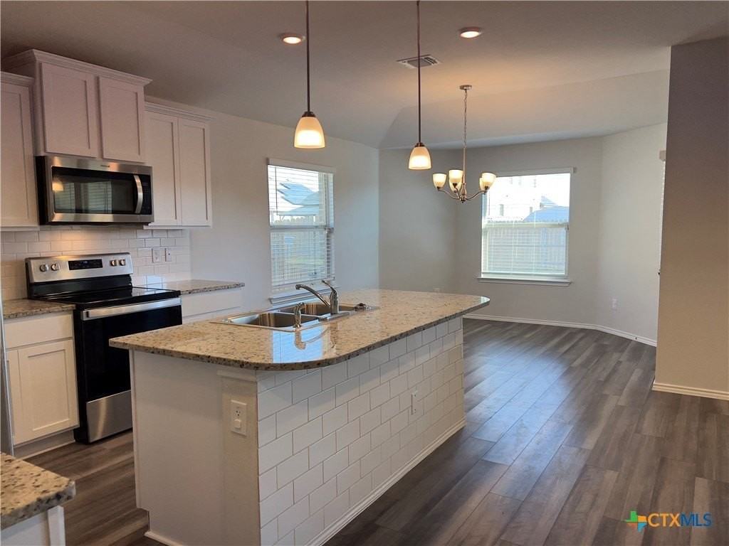 302 Saddleback Trl - Photo 6 of 33