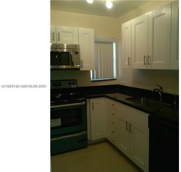 5614 Taylor St ##B - Photo 3 of 10