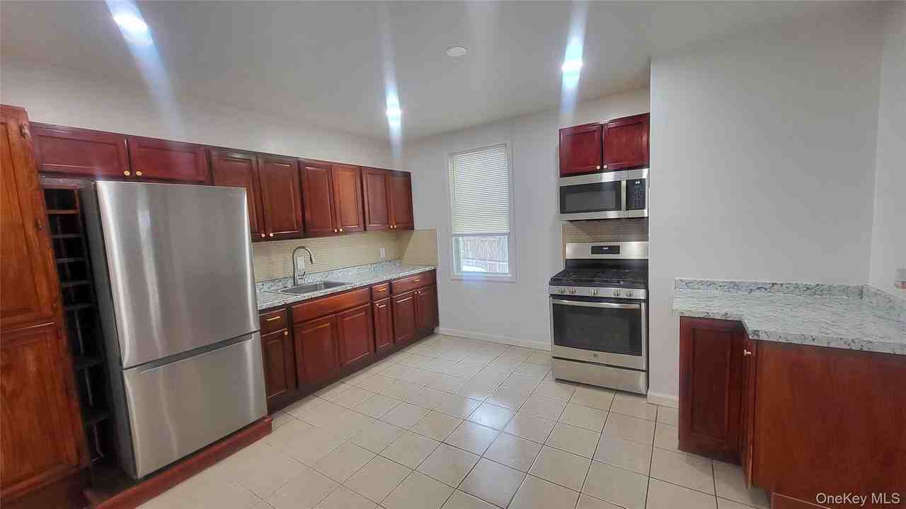 49 Carroll St Apt 1 - Photo 2 of 18