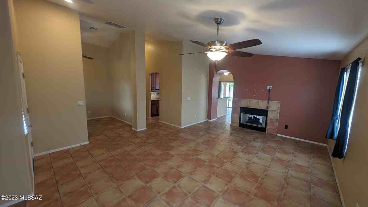 2520 W Tom Watson Dr - Photo 3 of 27