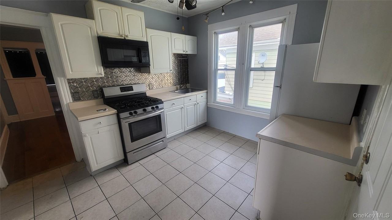 107 Smith St Unit 2 - Photo 2 of 26