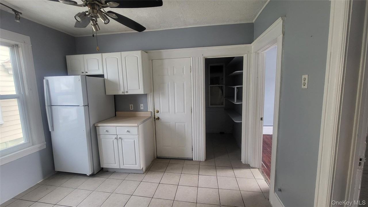 107 Smith St Unit 2 - Photo 4 of 26