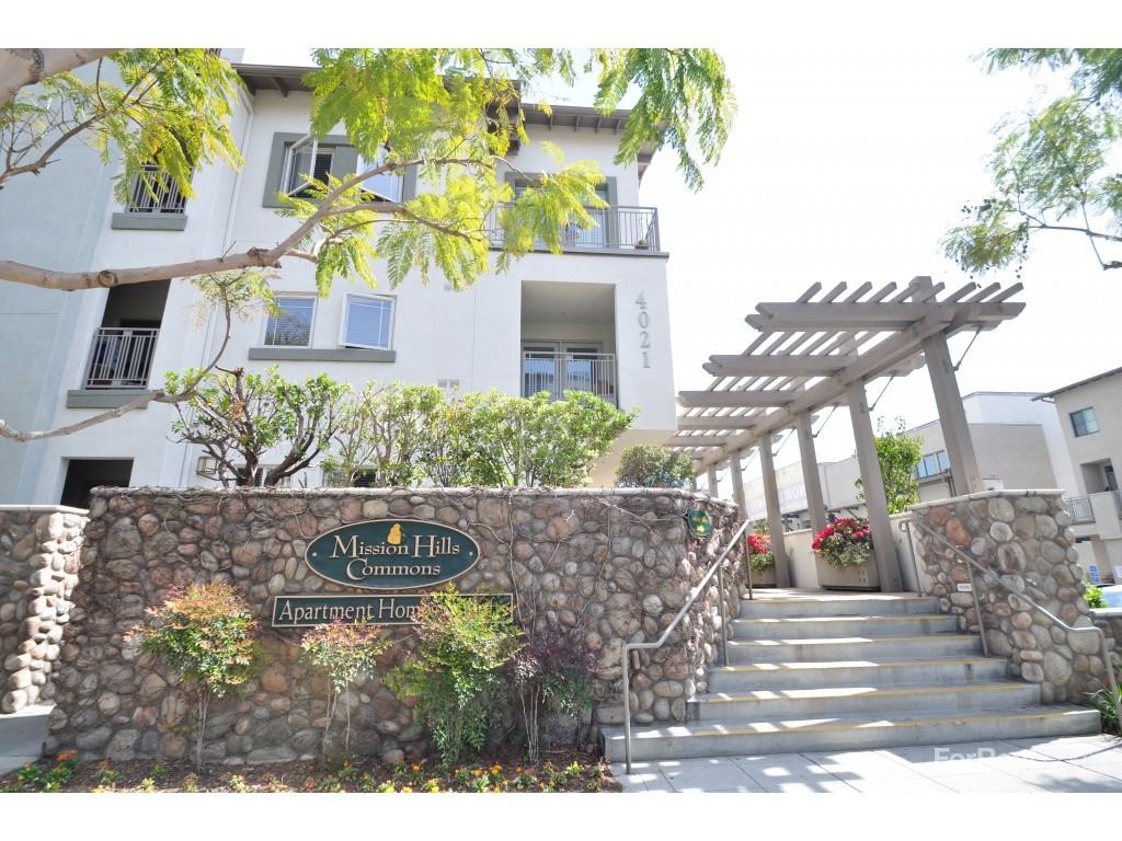 Mission Hills Commons - Photo 2 of 19