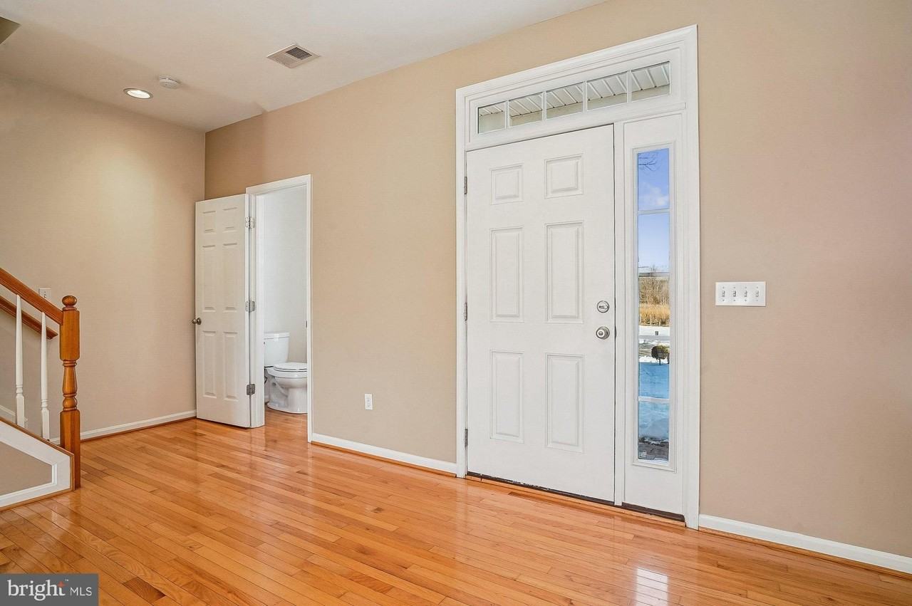 1287 Cove Dr - Photo 4 of 50