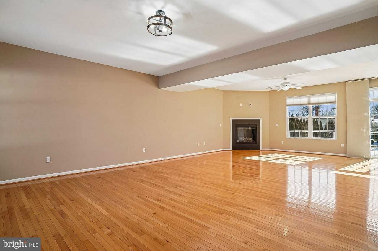 1287 Cove Dr - Photo 5 of 50