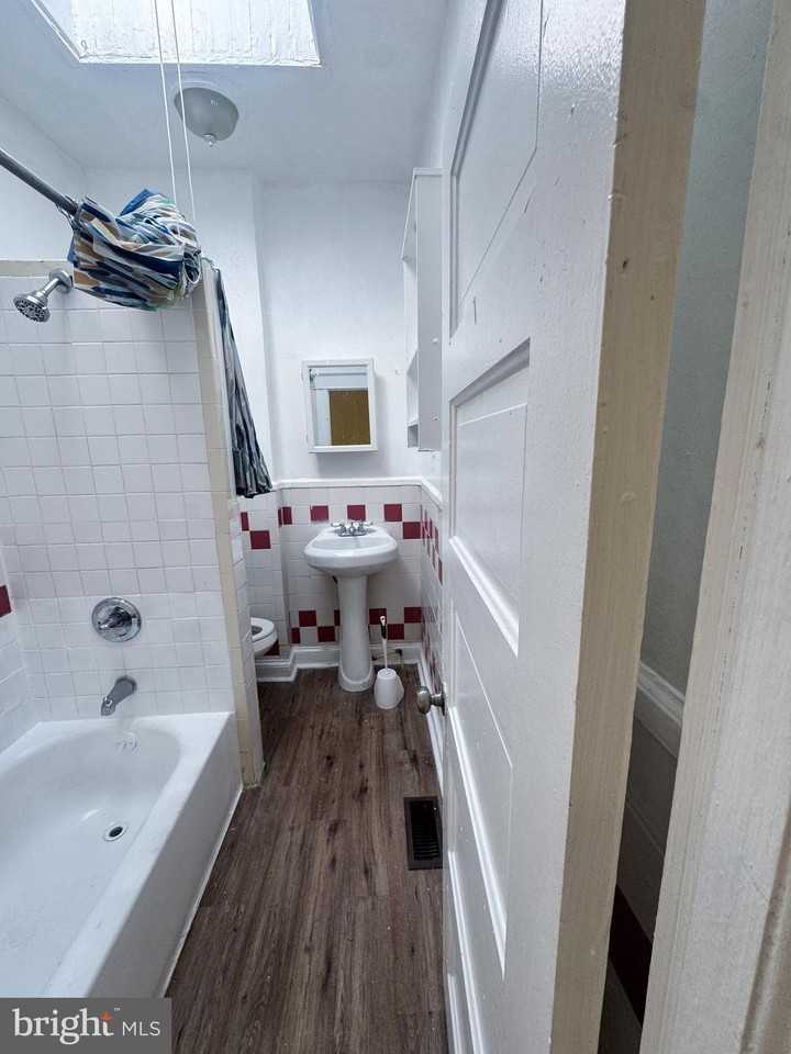 422 N Edgewood St - Photo 7 of 12