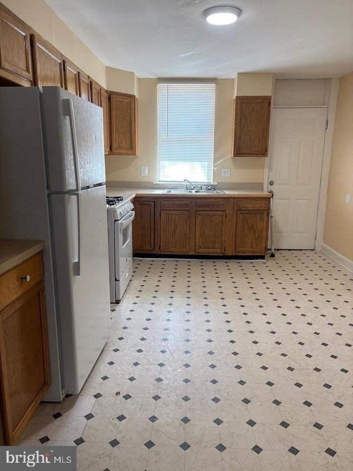 1633 Normal Ave - Photo 6 of 15