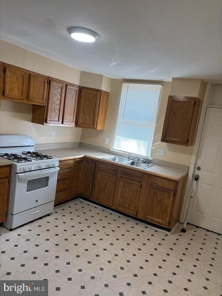 1633 Normal Ave - Photo 7 of 15