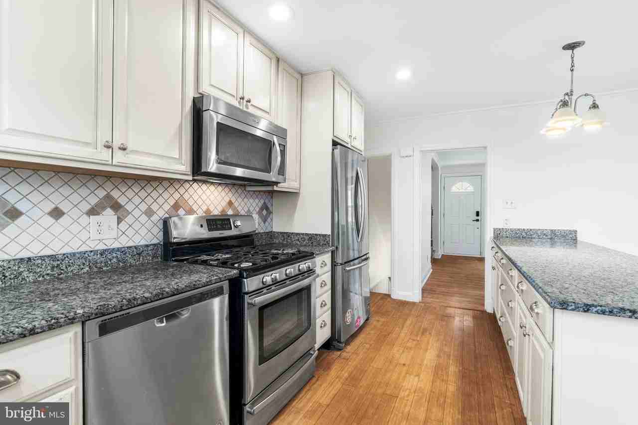 121 Hopkins Rd - Photo 6 of 22