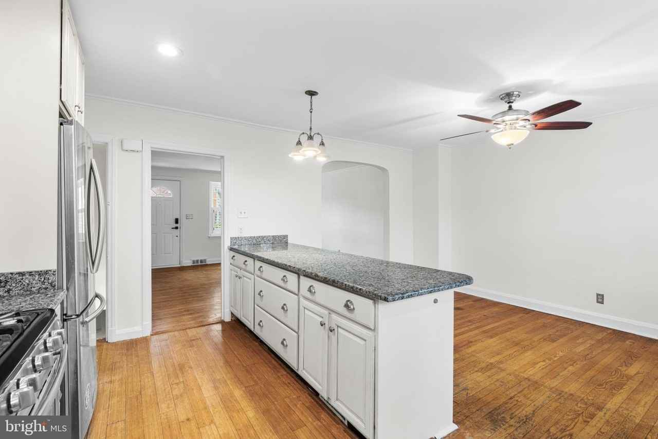 121 Hopkins Rd - Photo 7 of 22