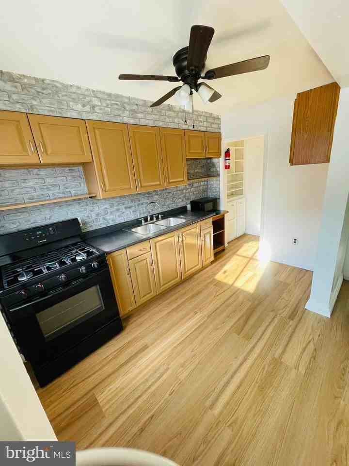 7127 Eastbrook Ave - Photo 7 of 15