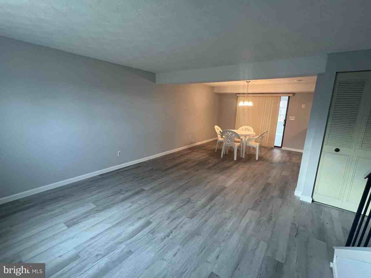 665 Towne Center Dr - Photo 7 of 17