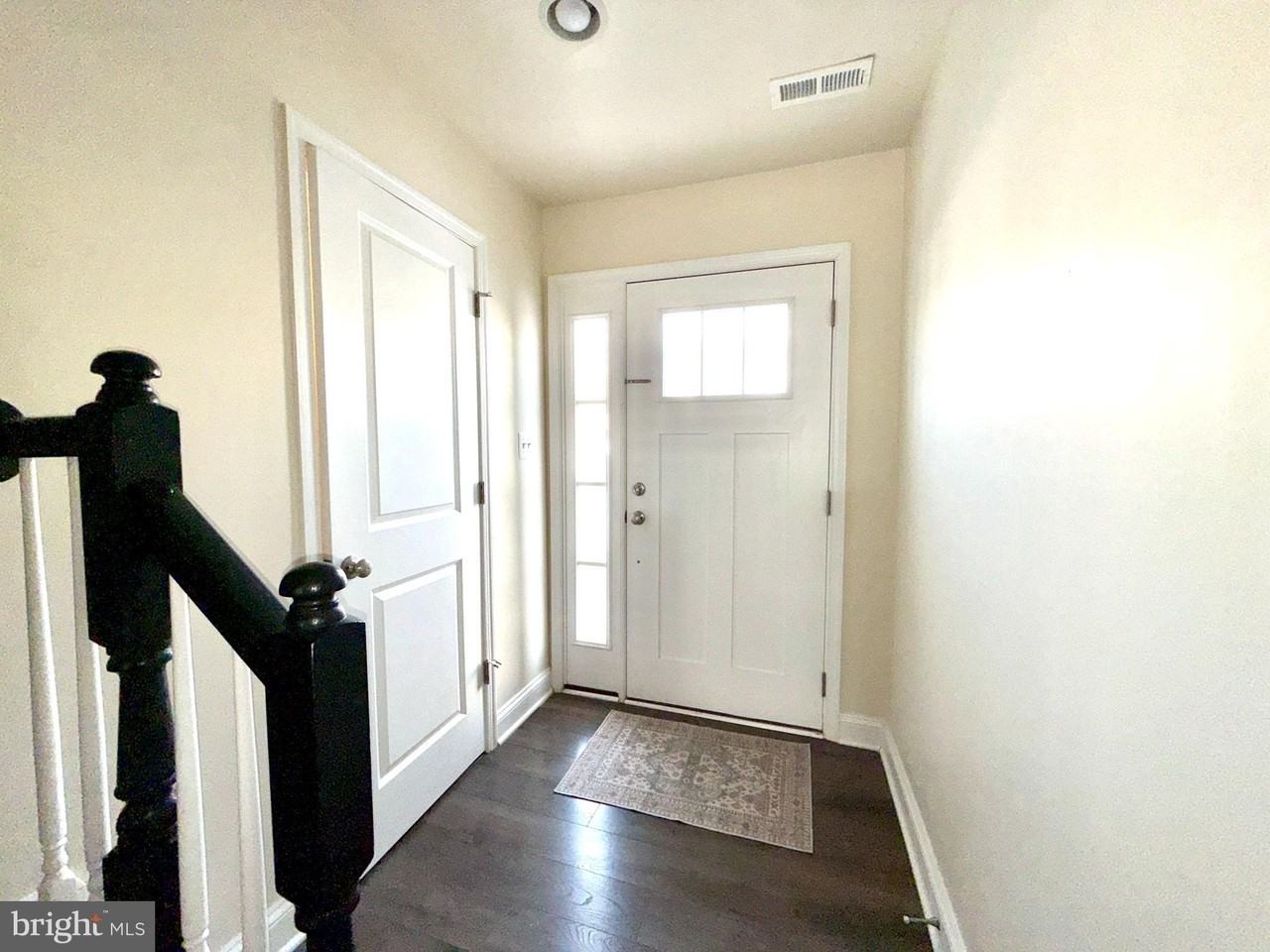 1347 Spindrift Rd - Photo 3 of 14