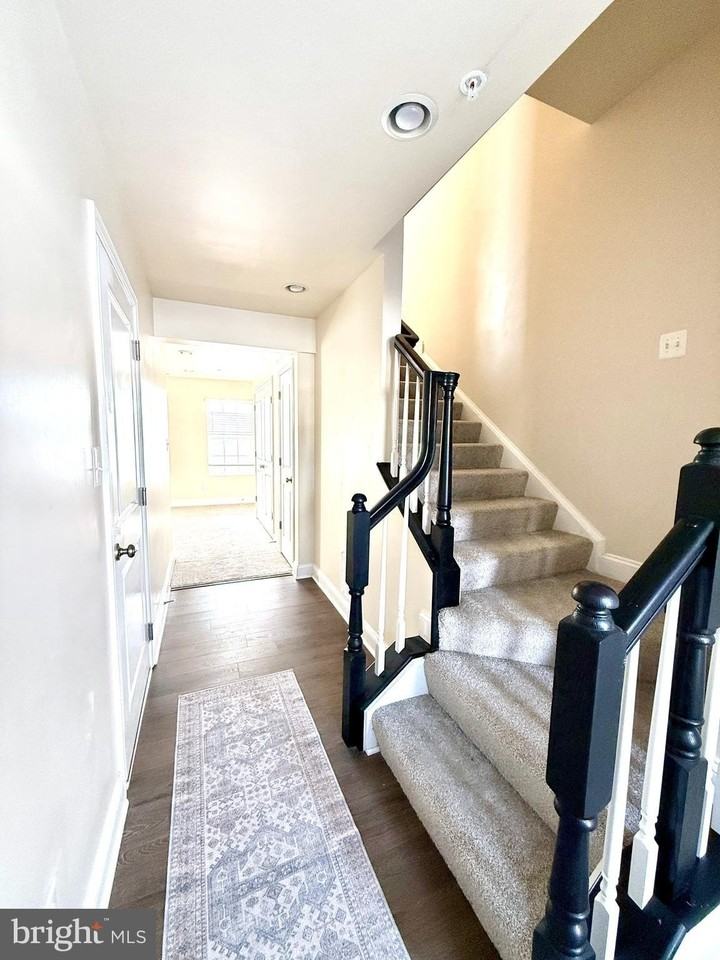 1347 Spindrift Rd - Photo 4 of 14