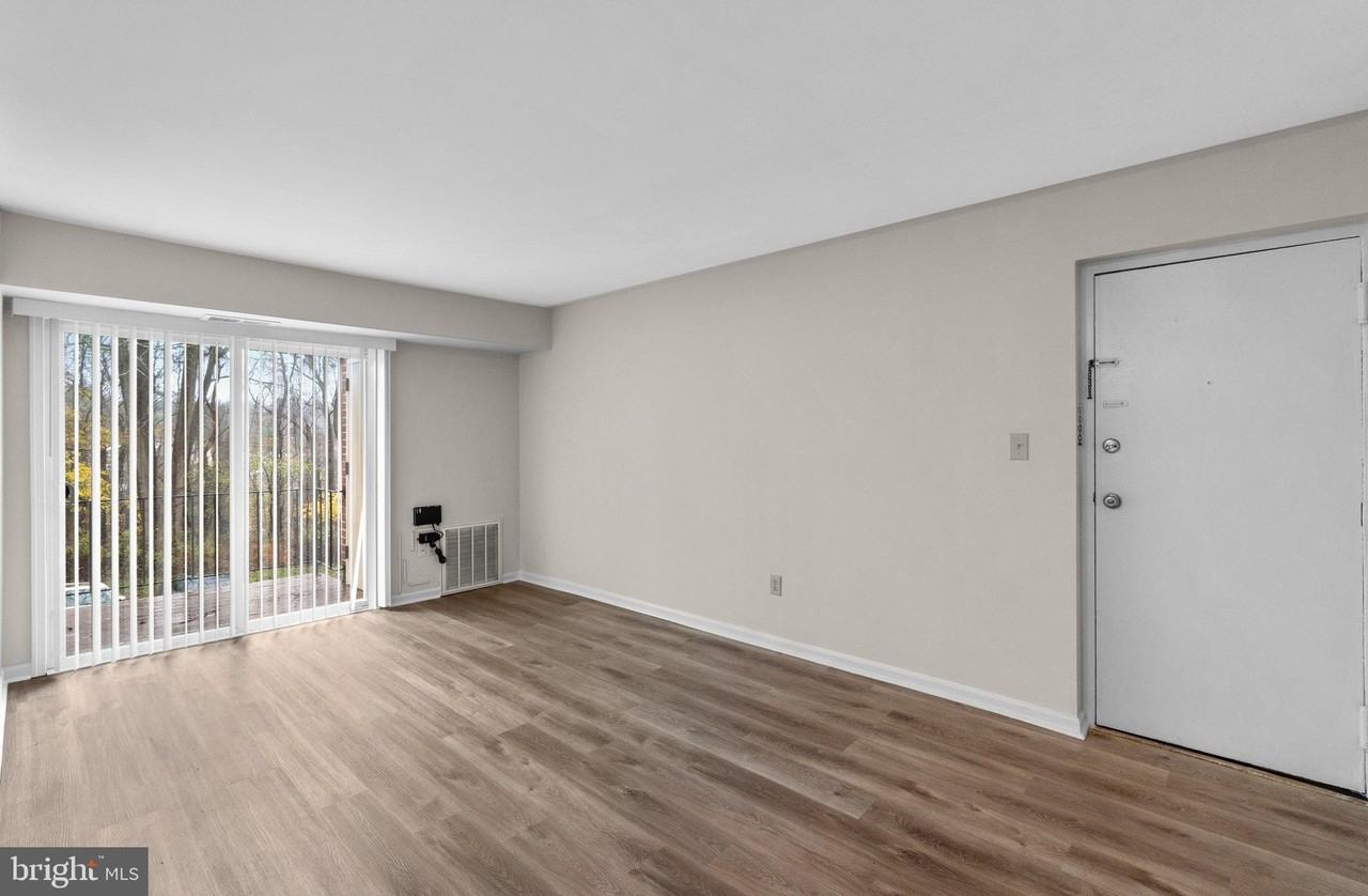 3614 Court House Dr Apt 1c #1C - Photo 2 of 19