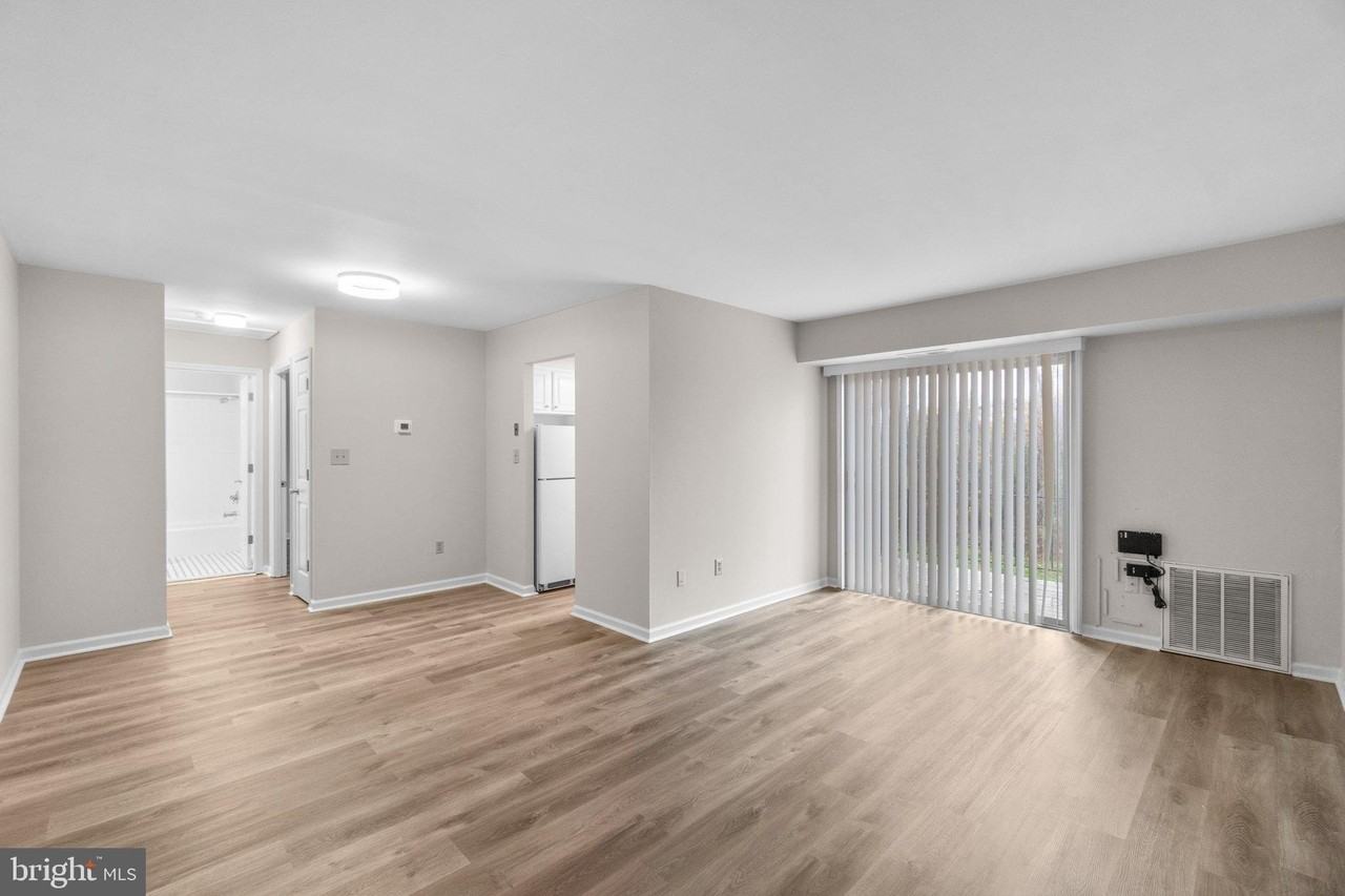 3614 Court House Dr Apt 1c #1C - Photo 3 of 19