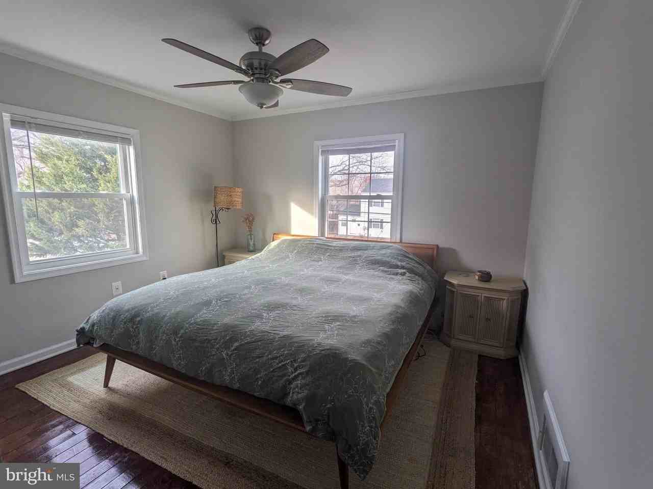 4913 Lackawanna St - Photo 7 of 10