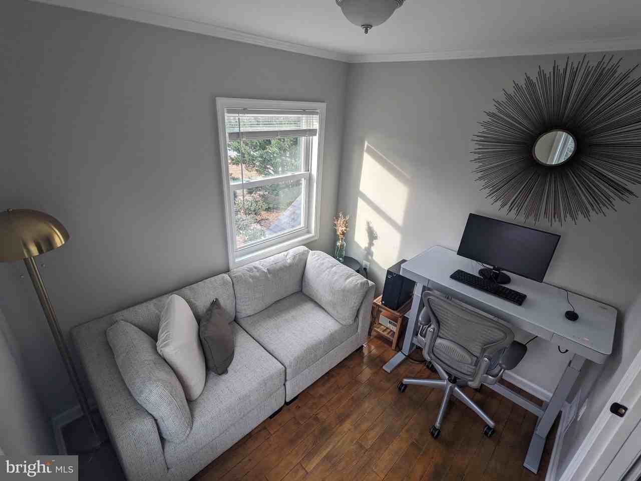 4913 Lackawanna St - Photo 5 of 10