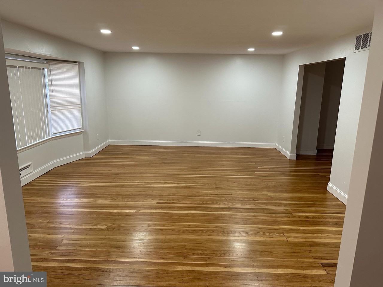 1924 Birchwood Park Dr N - Photo 2 of 7